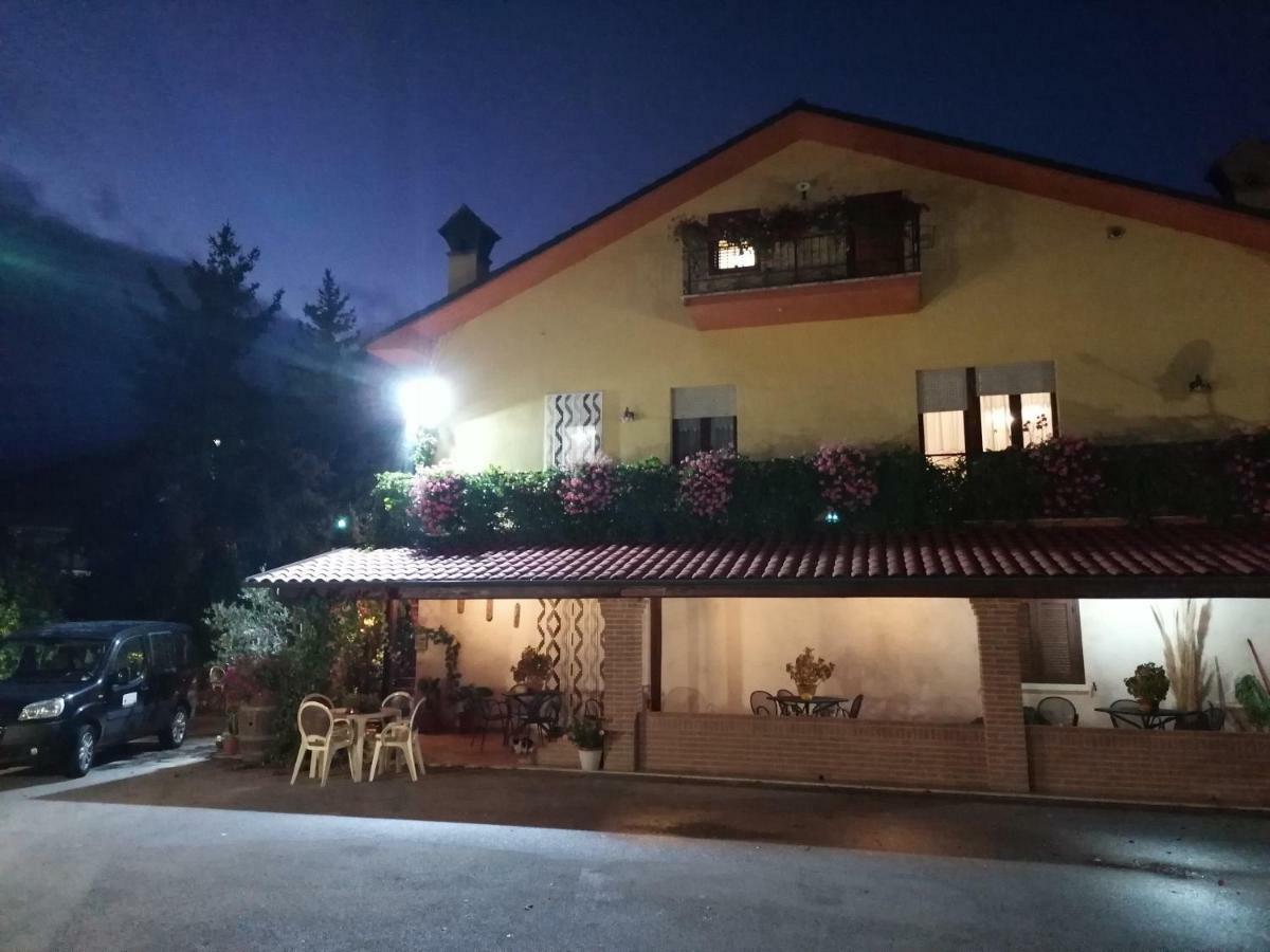 Cagnano Amiterno Le Stanze Di Bacco 빌라 외부 사진
